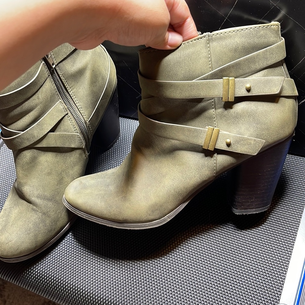 Womens Green Charlotte Russe Heeled Booties